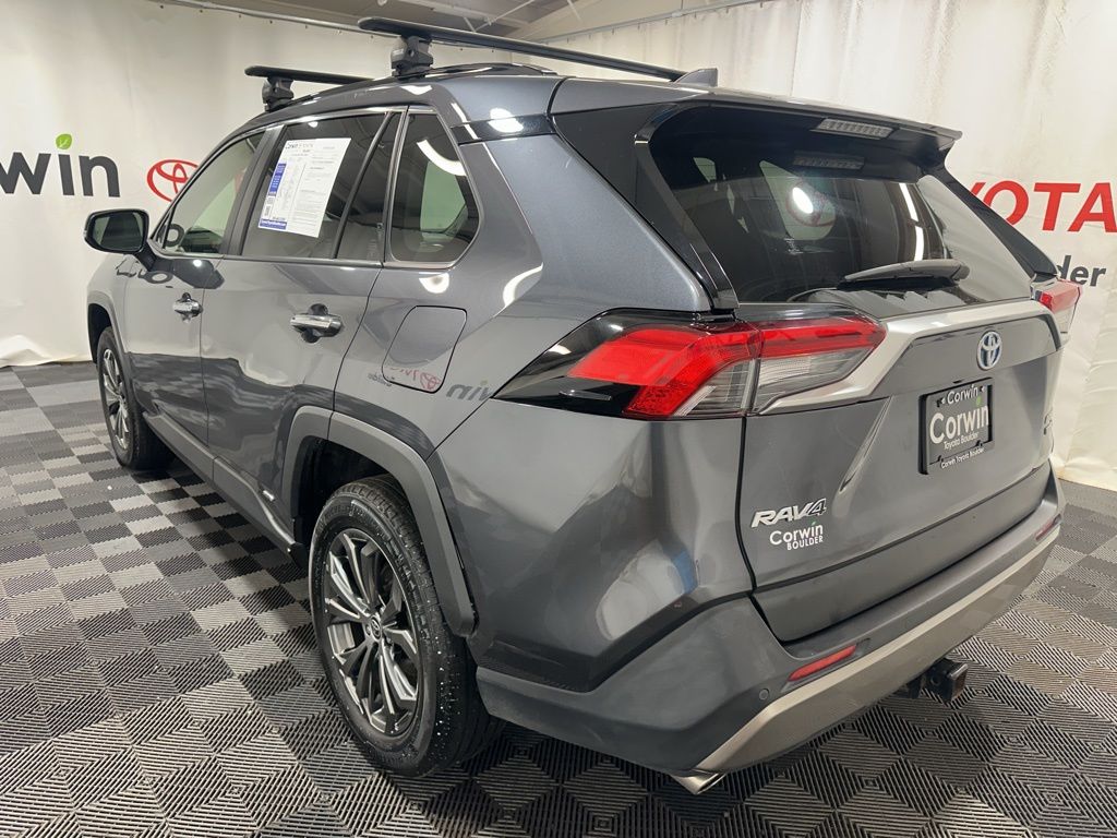 2022 Toyota RAV4 Hybrid Limited photo 3