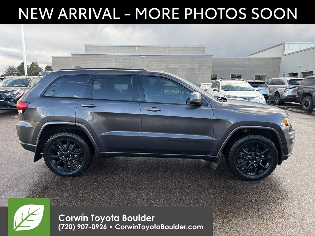 2017 Jeep Grand Cherokee Altitude photo 2
