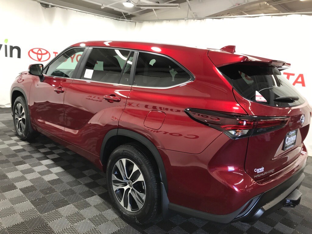 2025 Toyota Highlander XLE photo 4