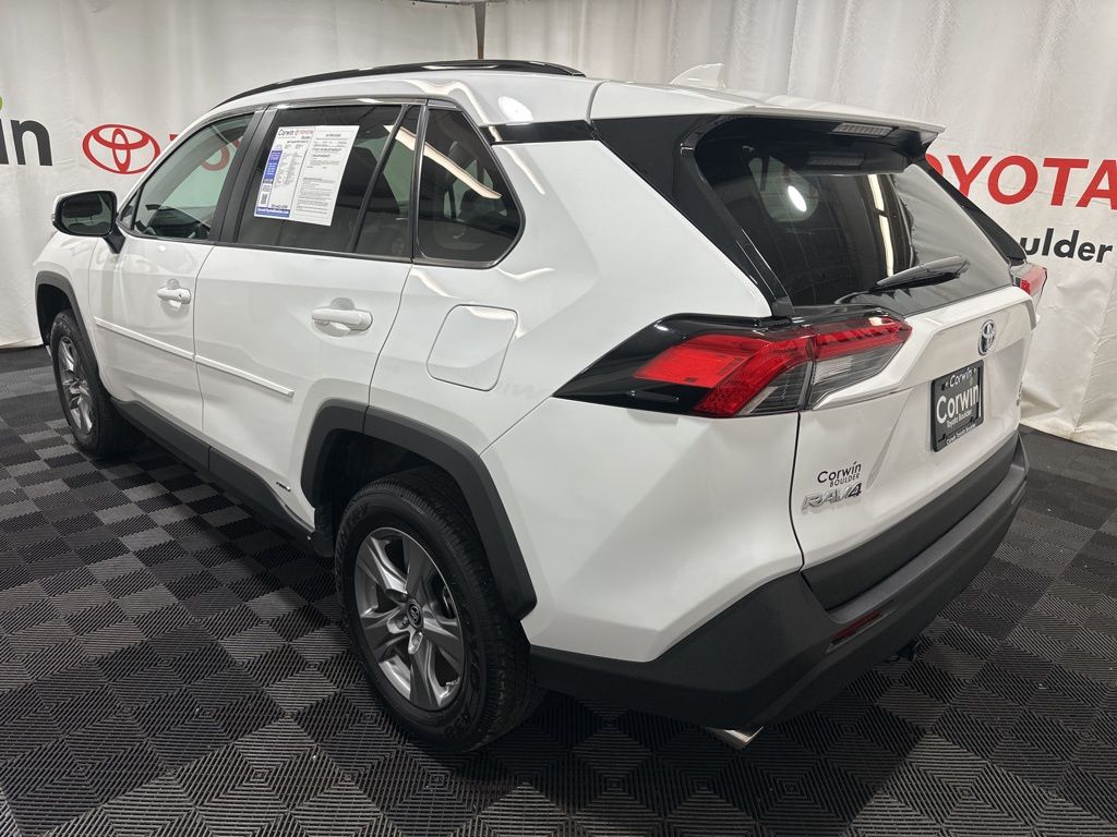 2024 Toyota RAV4 Hybrid LE photo 4