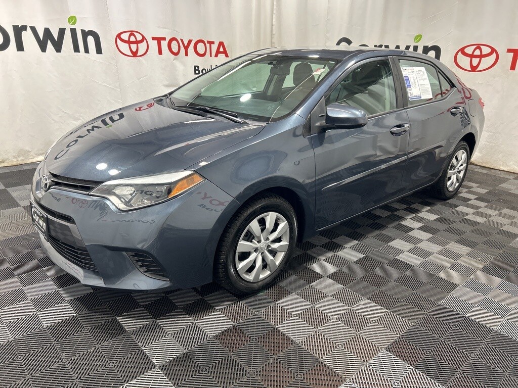 2015 Toyota Corolla LE photo 3