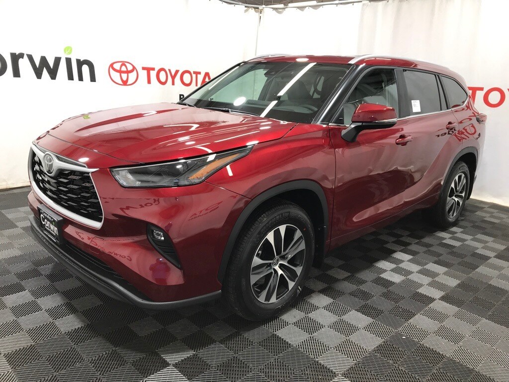 2025 Toyota Highlander XLE photo 3