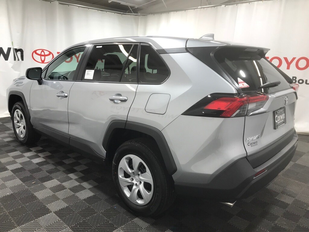 2025 Toyota RAV4 LE photo 4