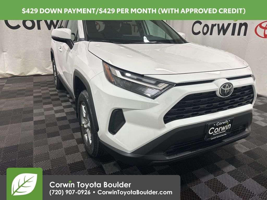 2025 Toyota RAV4 XLE's photo