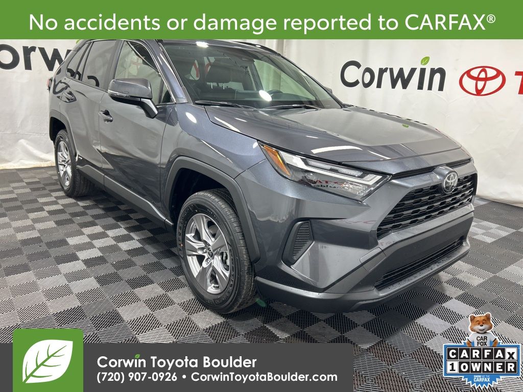 2025 Toyota RAV4 XLE's photo