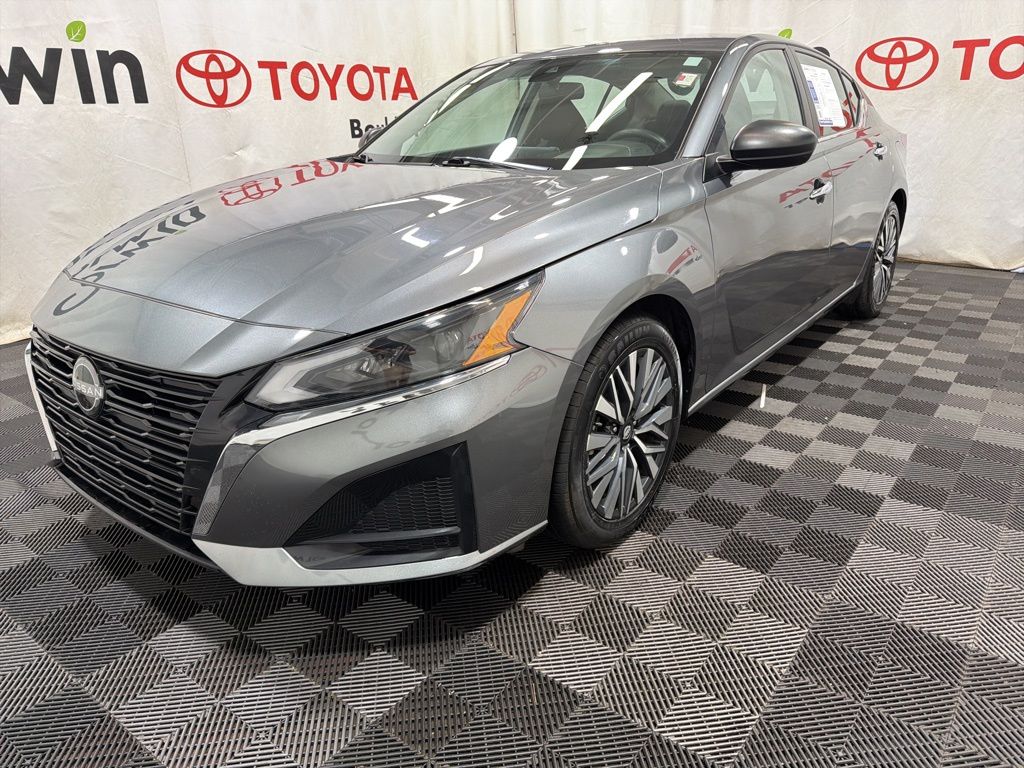 2024 Nissan Altima 2.5 SV photo 4