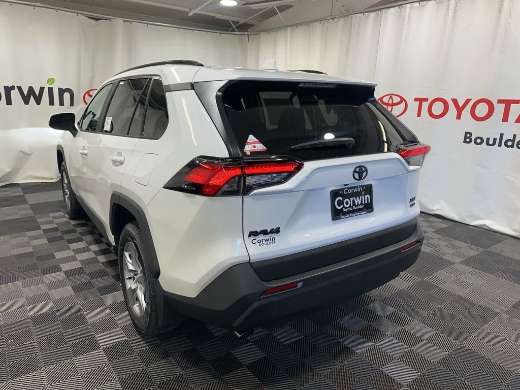 2025 Toyota RAV4 XLE photo 3