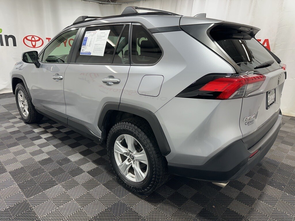 2019 Toyota RAV4 XLE Premium photo 3