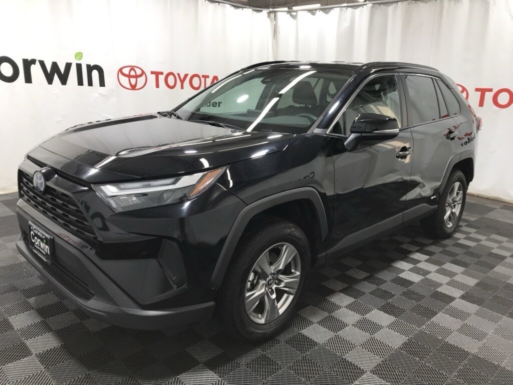 2024 Toyota RAV4 Hybrid XLE photo 3
