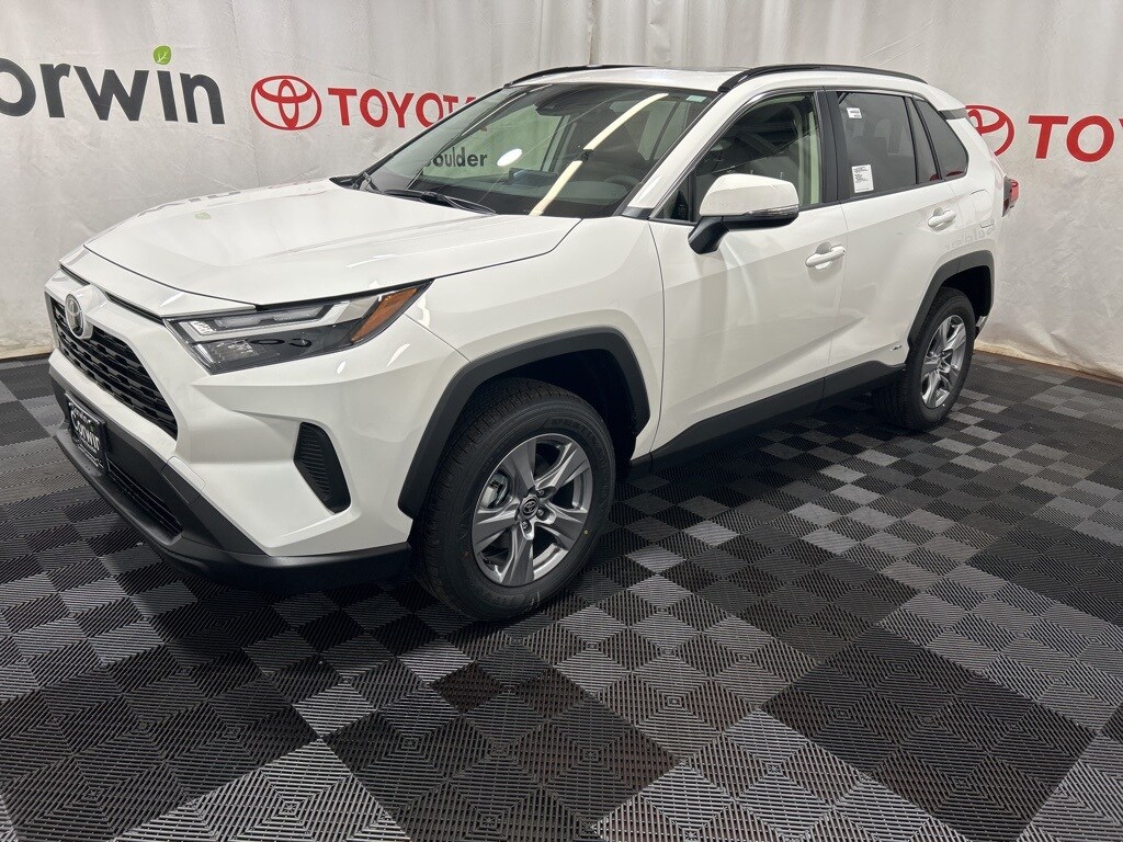2025 Toyota RAV4 Hybrid XLE photo 4
