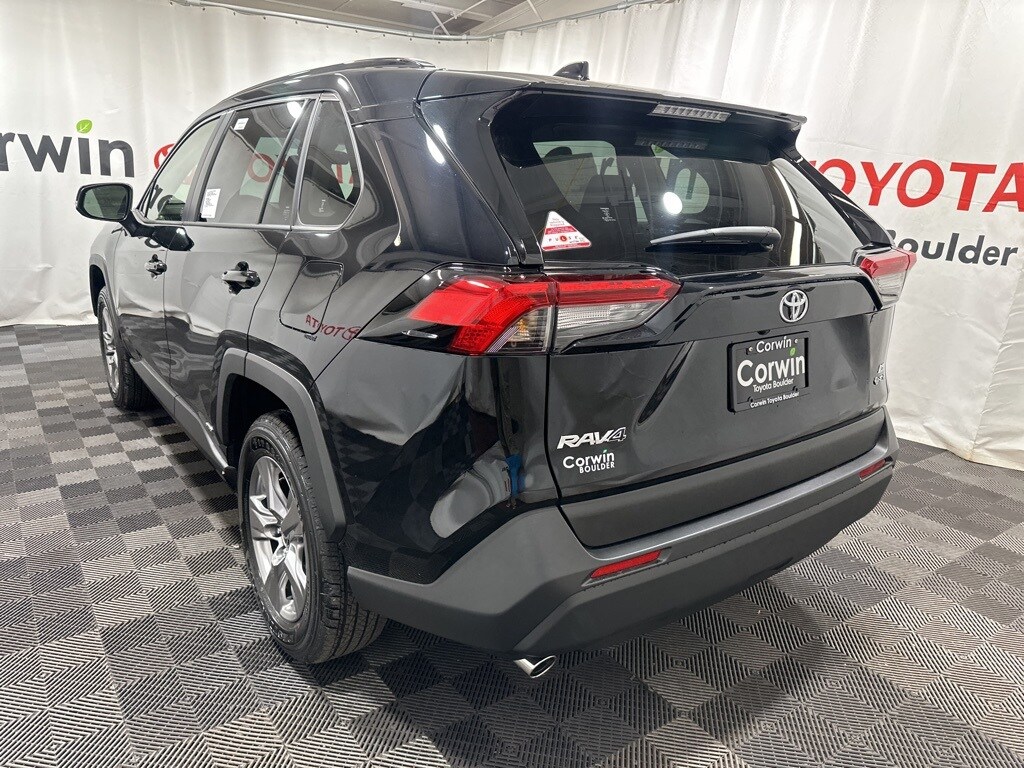 2025 Toyota RAV4 Hybrid LE photo 4