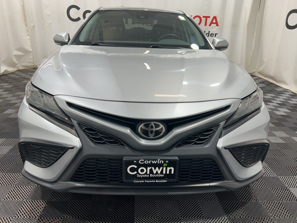 2022 Toyota Camry SE photo 2