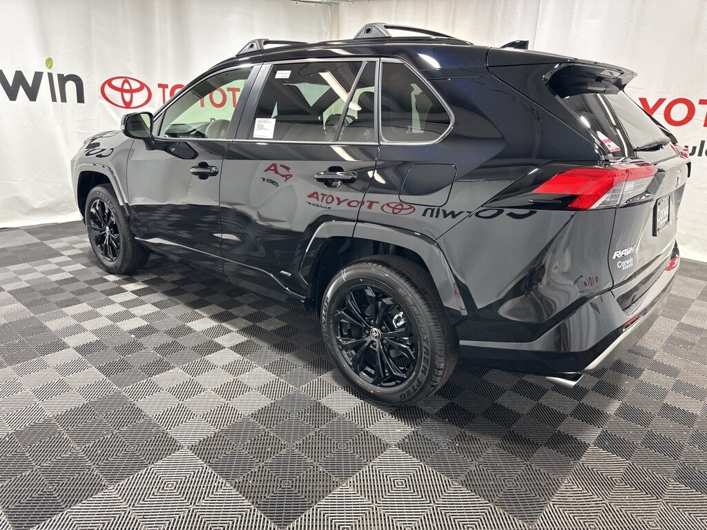 2025 Toyota RAV4 Hybrid SE photo 4