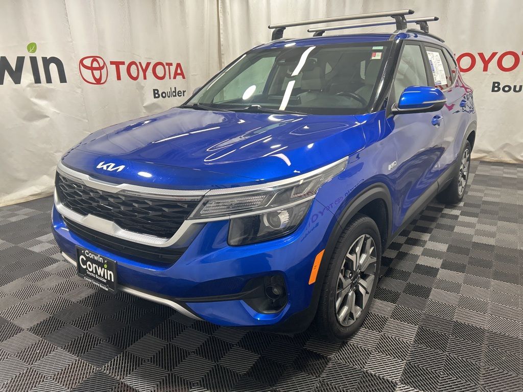 2022 Kia Seltos EX photo 3