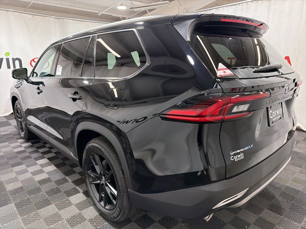 2026 Toyota Highlander Hybrid Limited photo 2