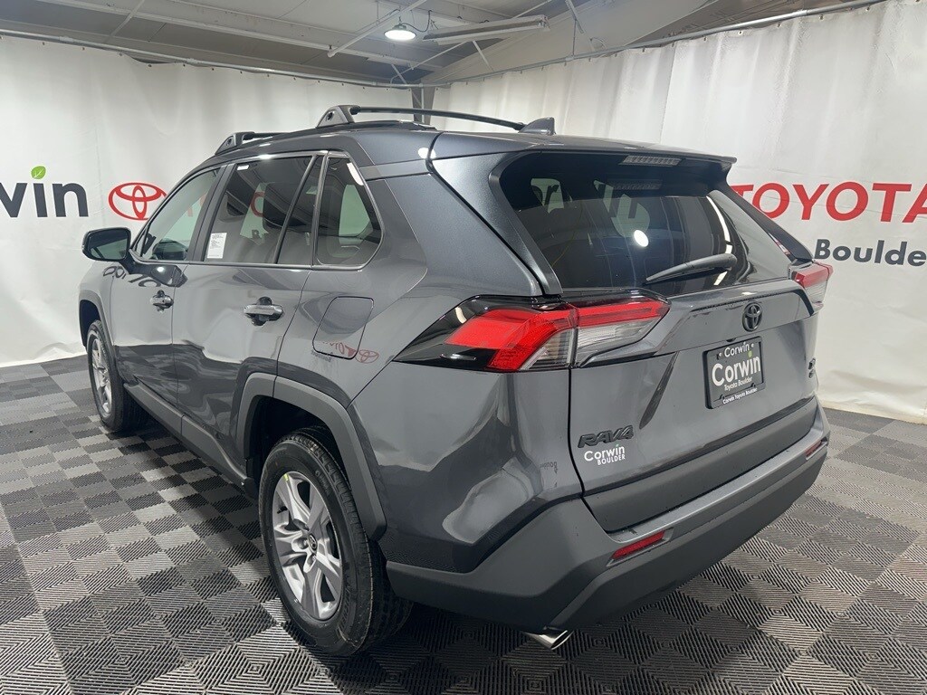 2025 Toyota RAV4 XLE photo 4