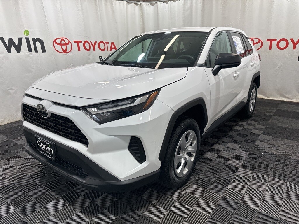 2024 Toyota RAV4 LE photo 3
