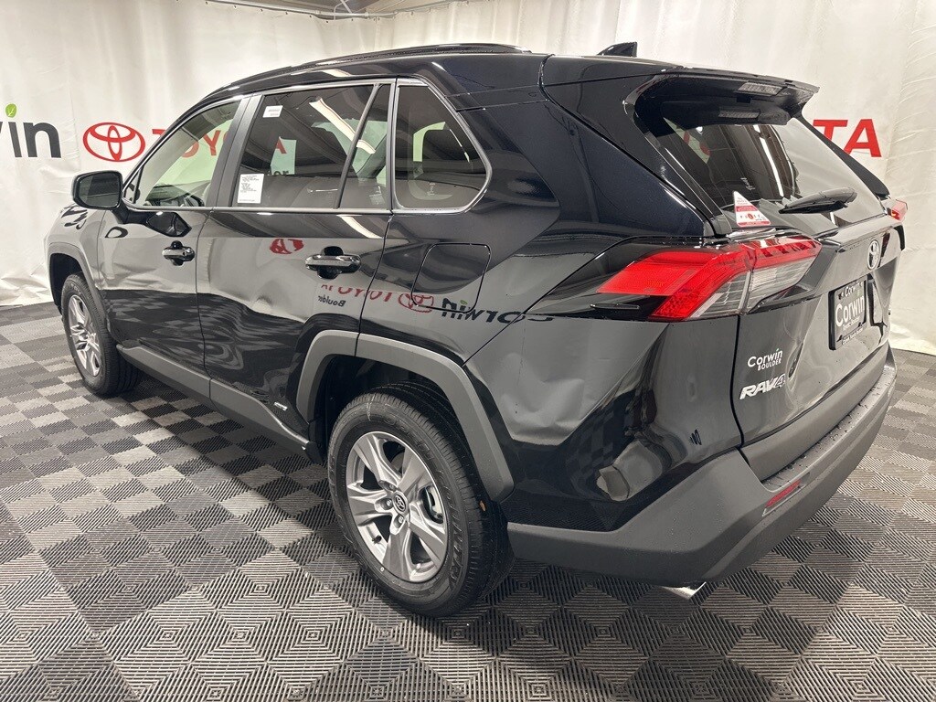 2025 Toyota RAV4 Hybrid LE photo 4