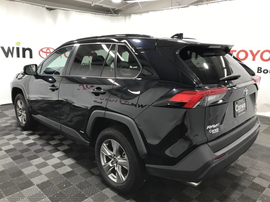 2024 Toyota RAV4 Hybrid XLE photo 4