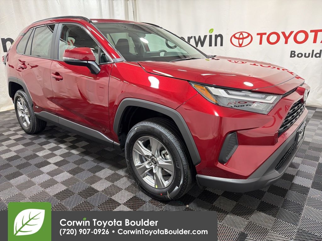 2025 Toyota RAV4 XLE's photo