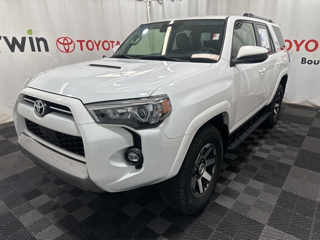 2024 Toyota 4Runner TRD Off-Road photo 3
