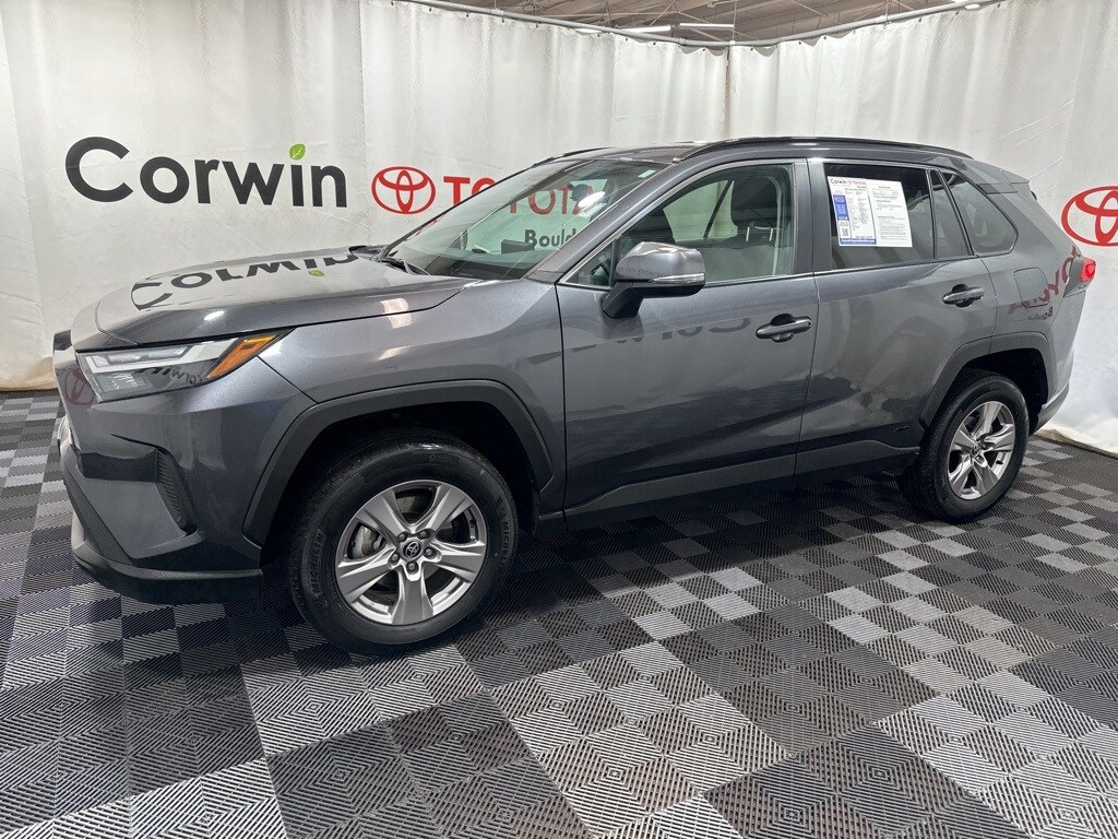2022 Toyota RAV4 Hybrid XLE photo 4