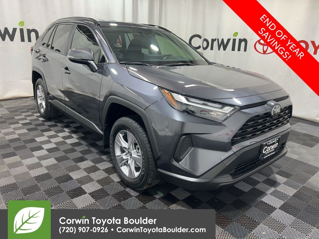 2025 Toyota RAV4 XLE's photo
