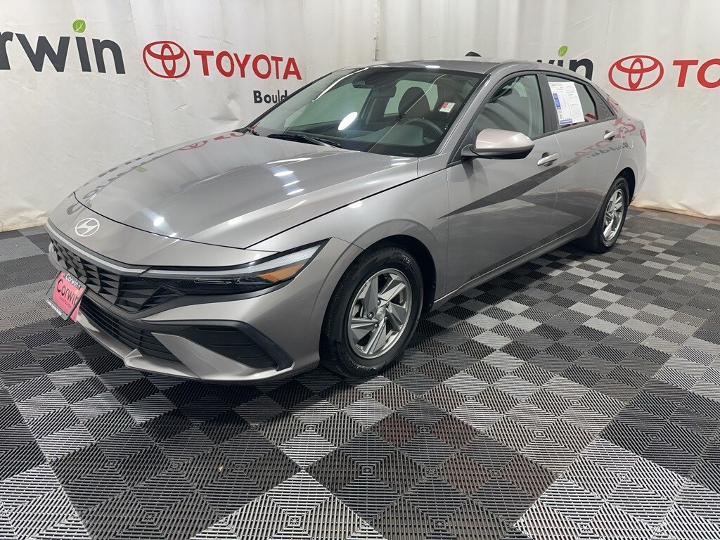 2024 Hyundai Elantra SE photo 3