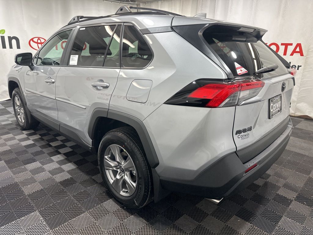 2025 Toyota RAV4 XLE photo 3