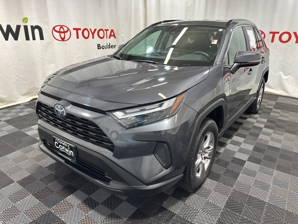 2022 Toyota RAV4 Hybrid XLE photo 3