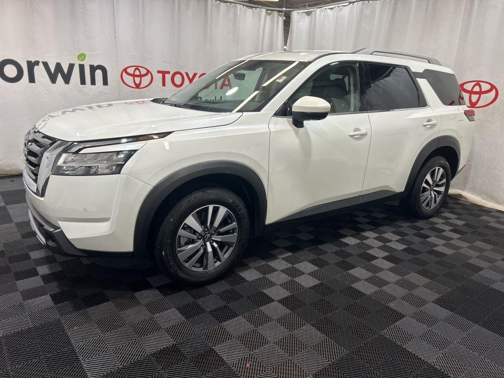 2023 Nissan Pathfinder SL photo 4