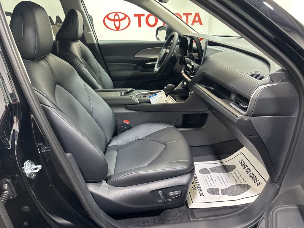 2026 Toyota Grand Highlander Limited photo 4