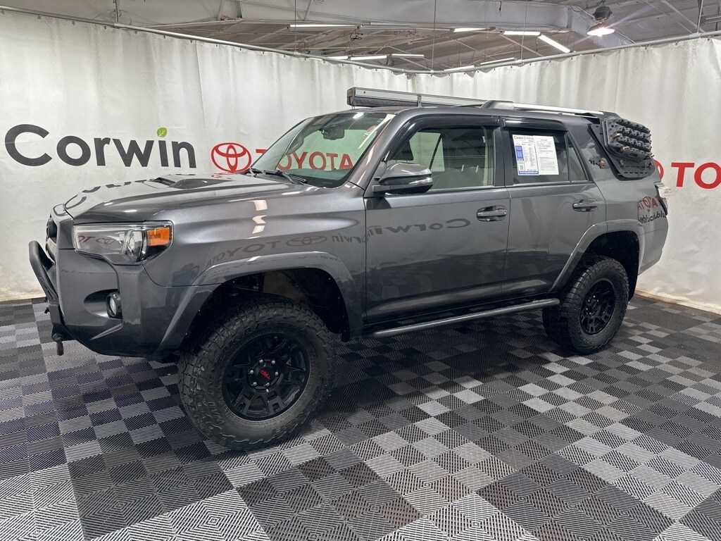 2018 Toyota 4Runner TRD Off-Road Premium photo 4