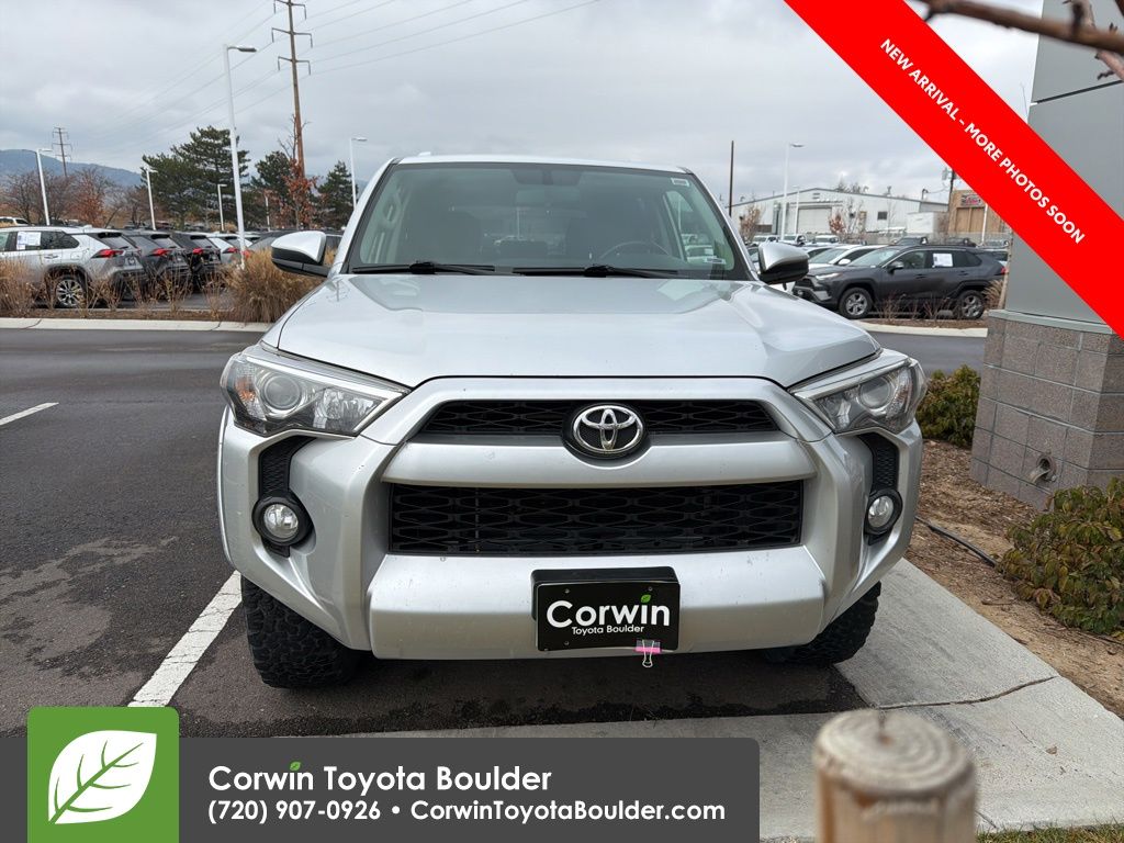 2015 Toyota 4Runner SR5 photo 2