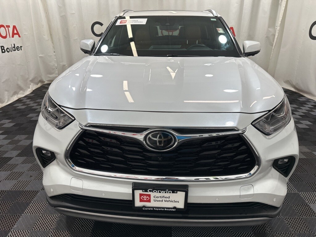 2025 Toyota Highlander Platinum photo 2