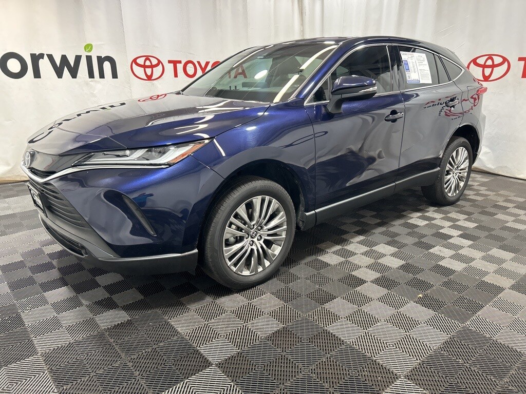 2023 Toyota Venza LE photo 3