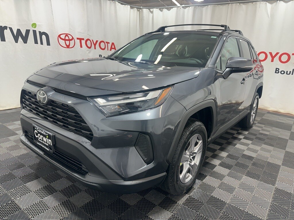 2025 Toyota RAV4 XLE photo 3