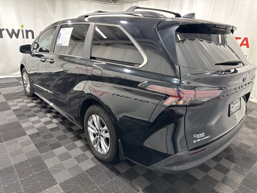2025 Toyota Sienna XLE photo 4