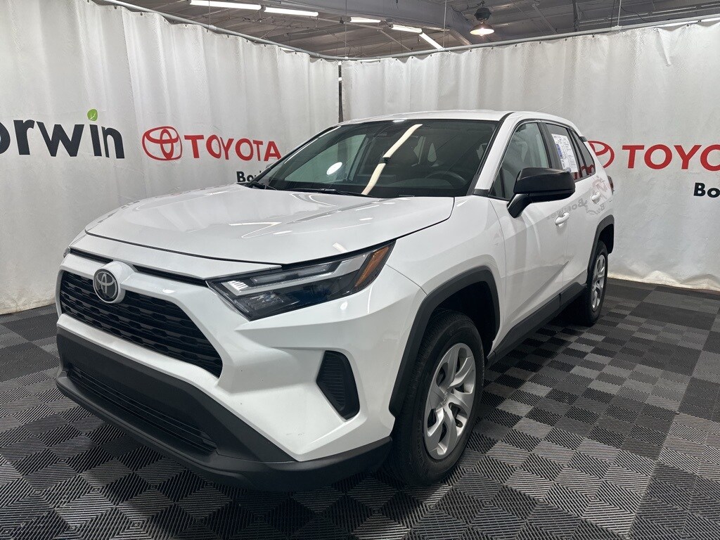 2024 Toyota RAV4 LE photo 3