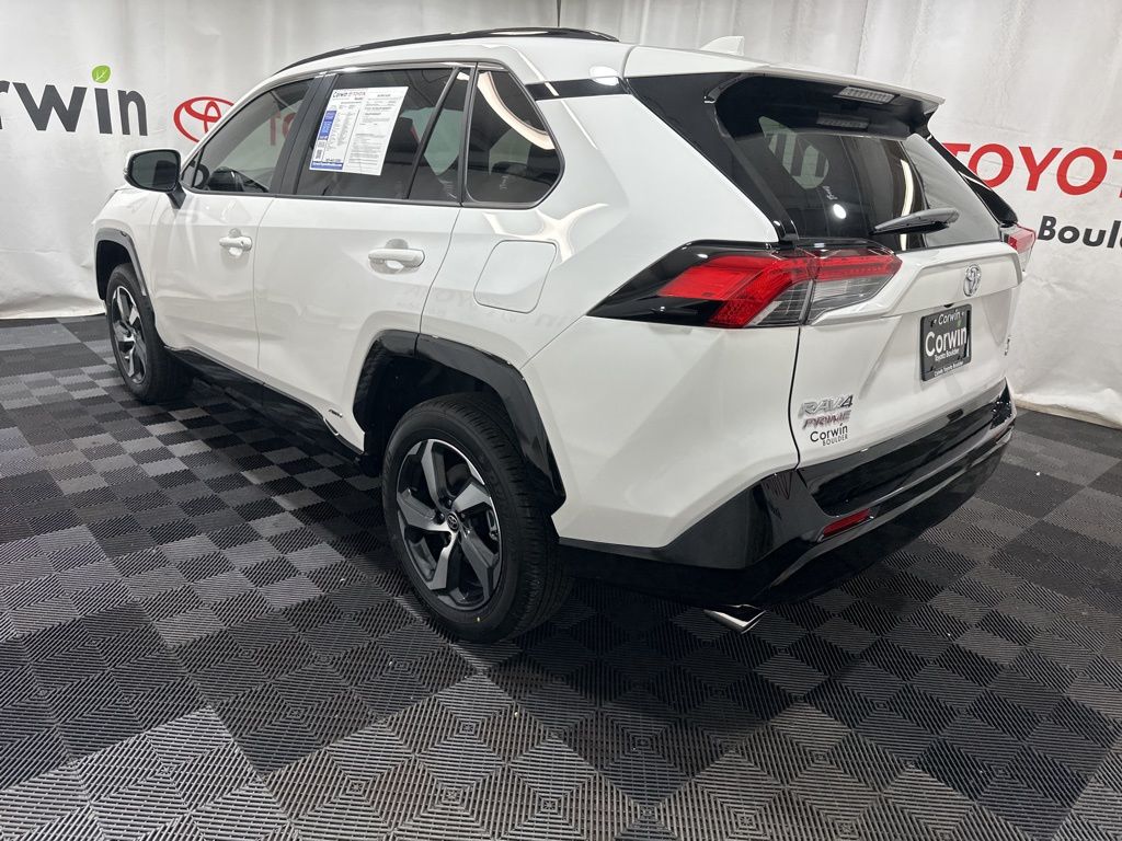 2025 Toyota RAV4 Hybrid SE photo 4