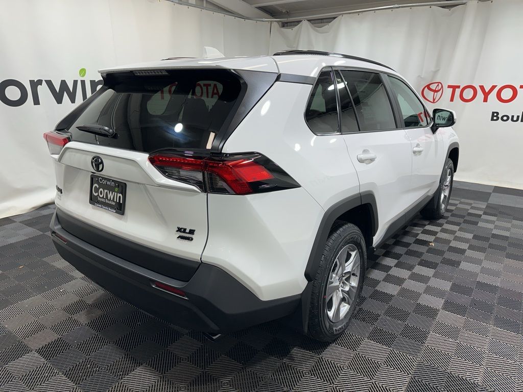 2025 Toyota RAV4 XLE photo 2