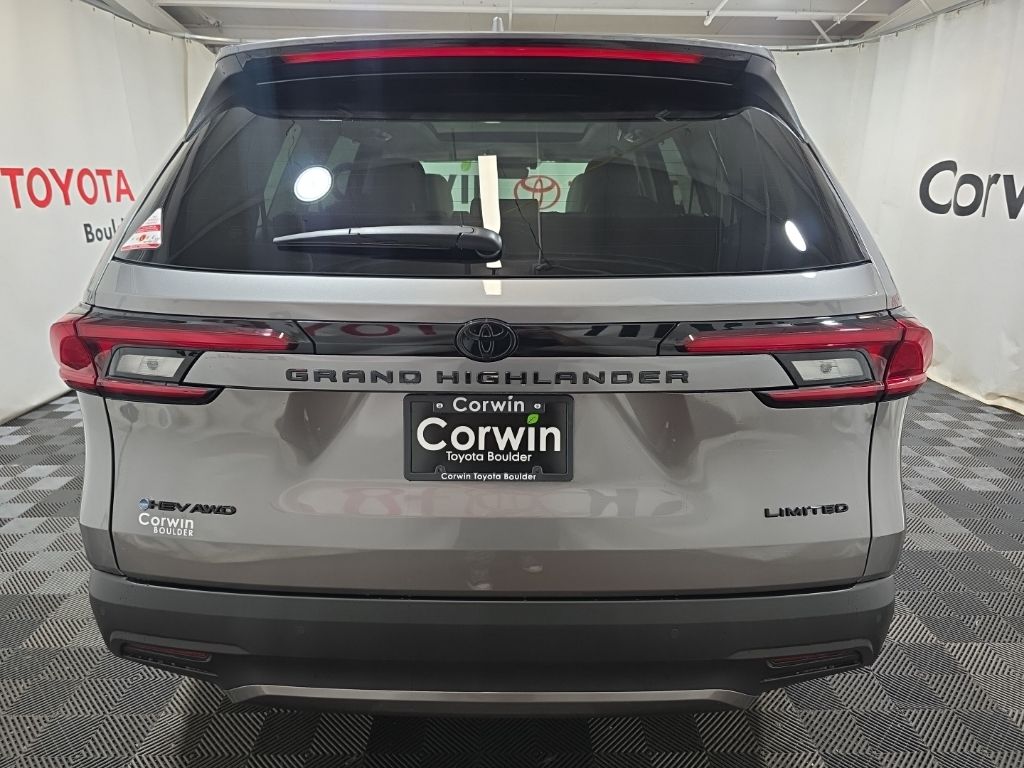 2026 Toyota Highlander Limited photo 3