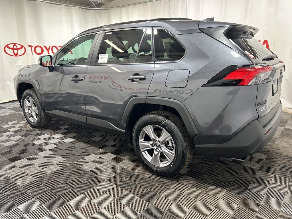 2025 Toyota RAV4 XLE photo 4