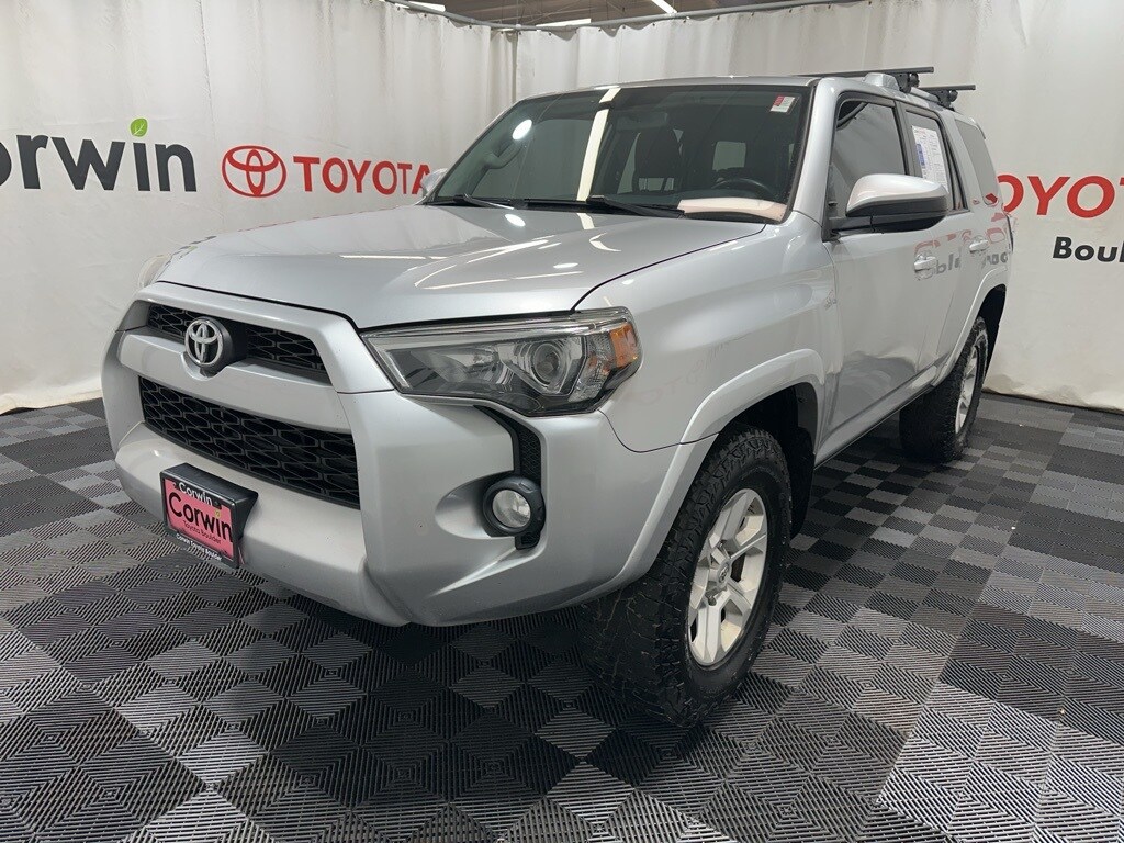 2017 Toyota 4Runner SR5 photo 3