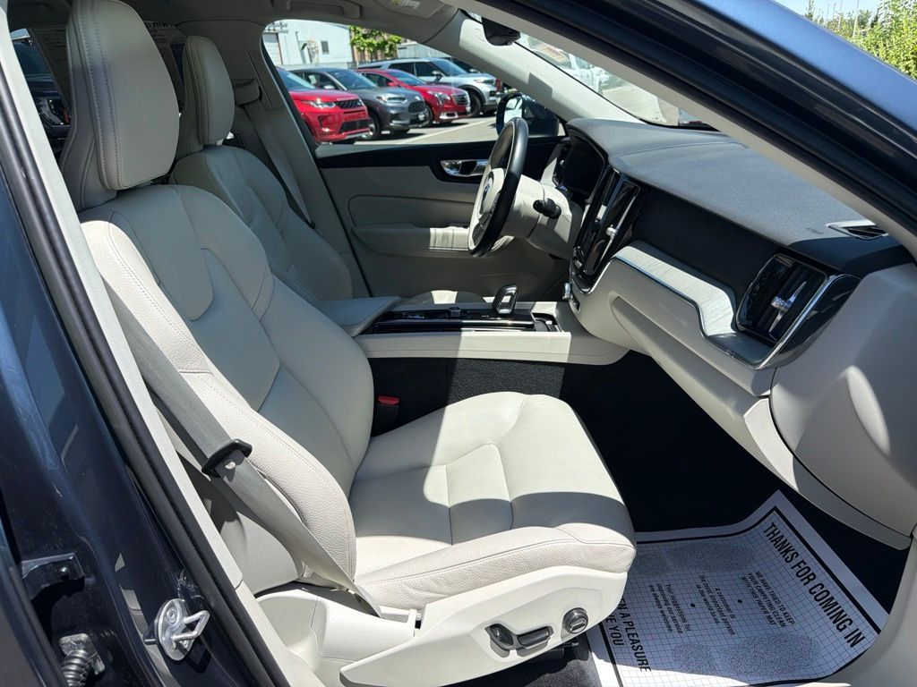 2023 Volvo XC60 Plus - Photo 12