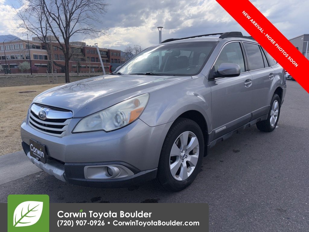 2011 Subaru Outback 2.5i Limited photo 2