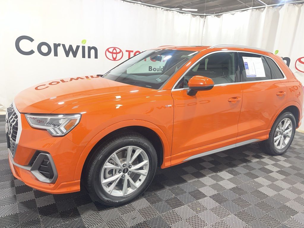 2025 Audi Q3 S line quattro Premium photo 4