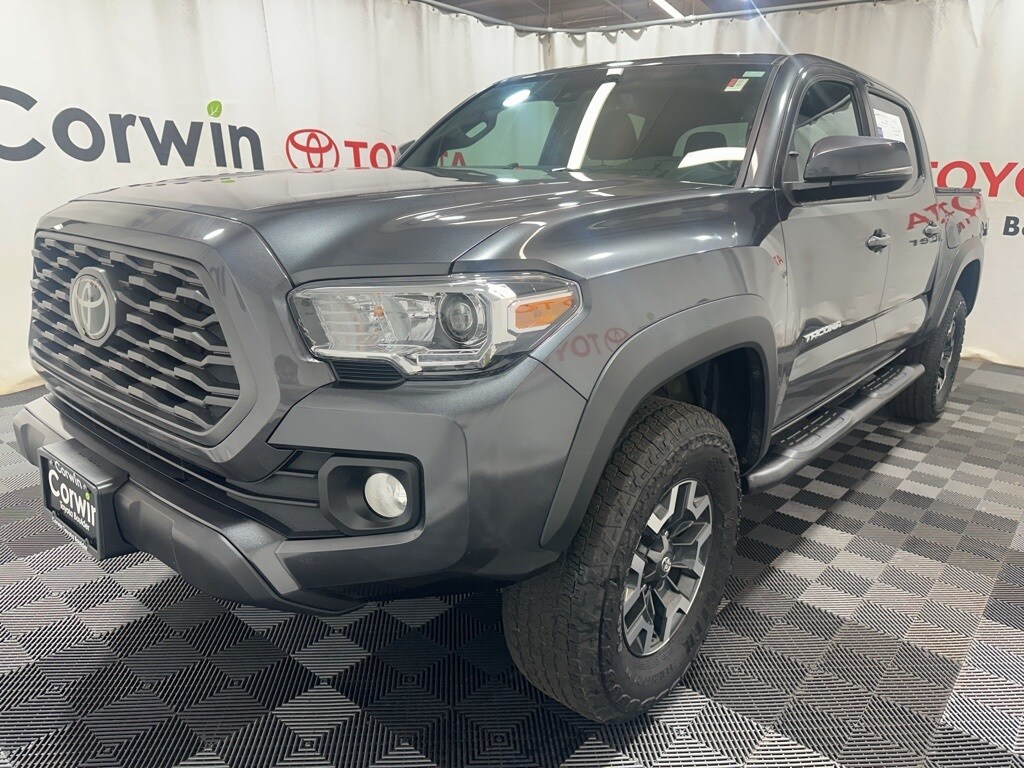 2022 Toyota Tacoma TRD Off-Road photo 2