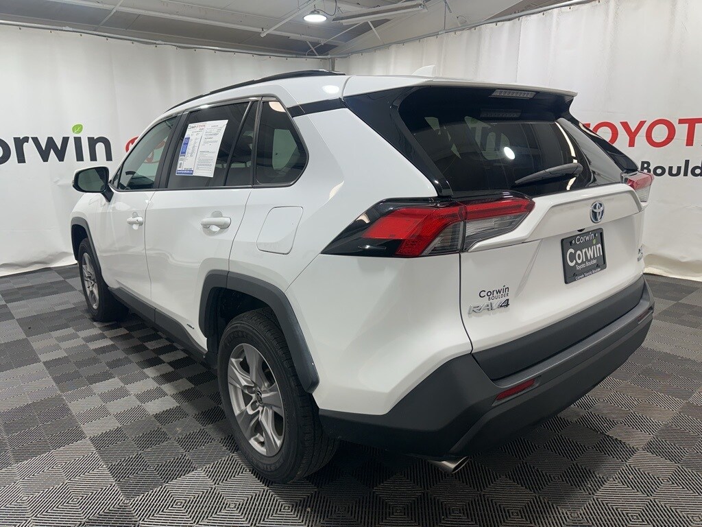 2024 Toyota RAV4 Hybrid XLE photo 4