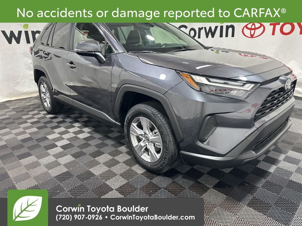 2025 Toyota RAV4 XLE's photo